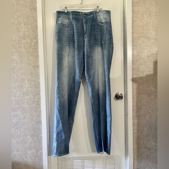 BKE Denim Tyler Straight Jeans - Picture 1 of 7